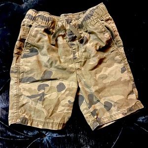 Old Navy camouflage shorts, size 4T